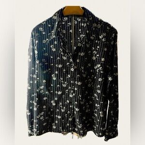 Floral Button Up
Croft & Barrow
Long Sleeve Blouse
Size XL